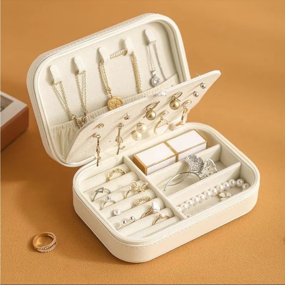 Off White Jewelry Storage/Travel Case